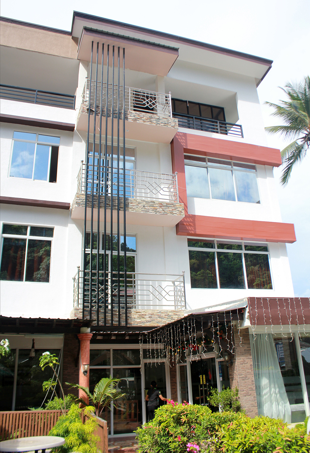 Outside view of El Nido Royal Palm Inn 